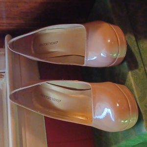 Newport News,  size 9, nude color, patent leather